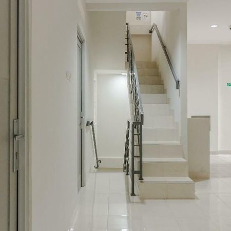 Hotel Reddoorz @ Cipete Raya Yakarta Exterior foto