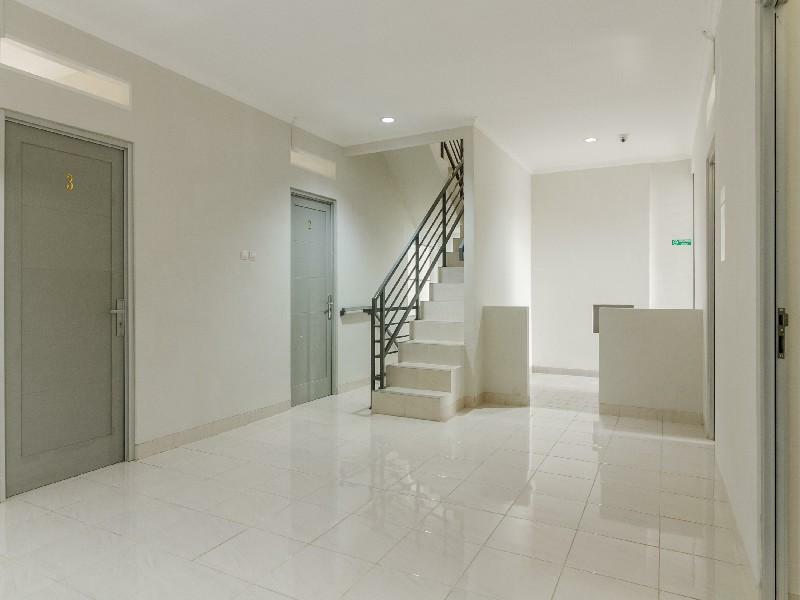 Hotel Reddoorz @ Cipete Raya Yakarta Exterior foto