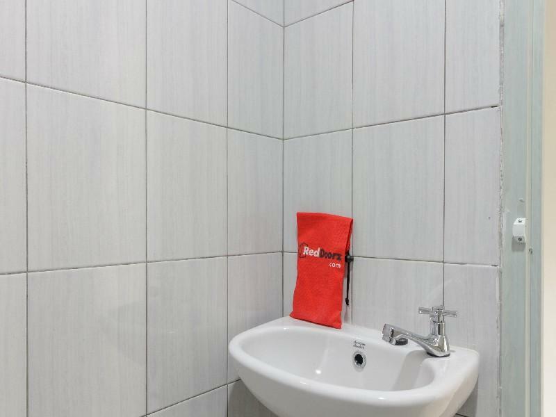 Hotel Reddoorz @ Cipete Raya Yakarta Exterior foto